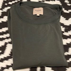 Size L oversized top. Green.